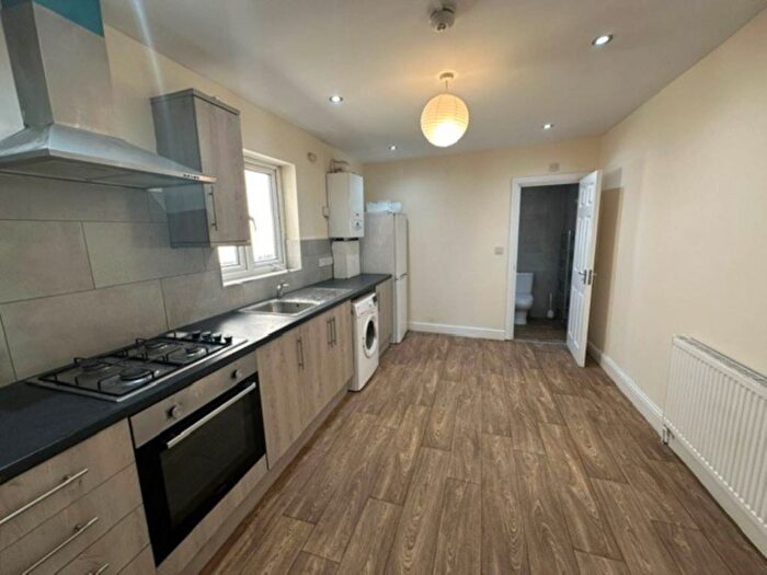 2 Bedroom Flat To Rent In Wick Road, Hackney, E9