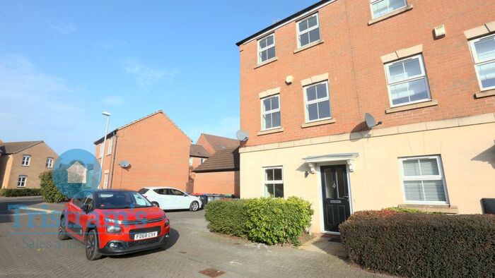 3 Bedroom Semi-Detached House To Rent In Centurion Close, Hucknall, Nottingham, NG15