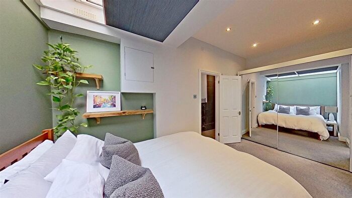 1 Bedroom Flat For Sale In Franche Court Road, London, SW17