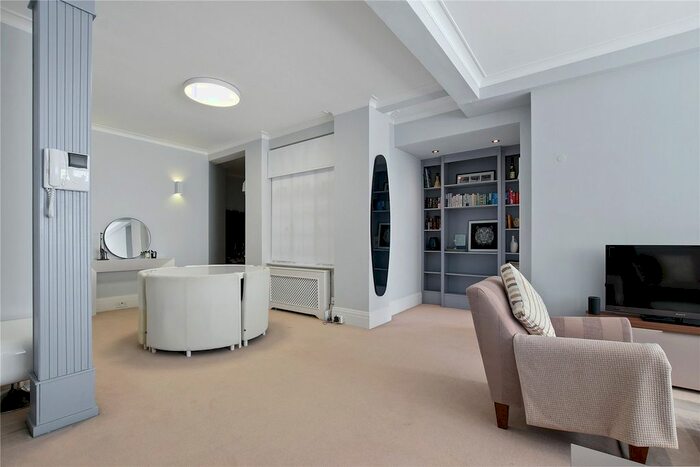 1 Bedroom Flat To Rent In St. Mary Abbots Court, Warwick Gardens, London, W14