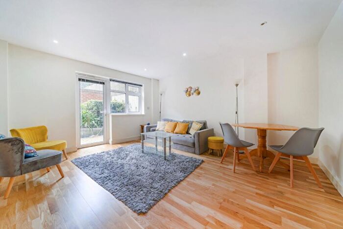 1 Bedroom Flat For Sale In Goswell Road, London, EC1V