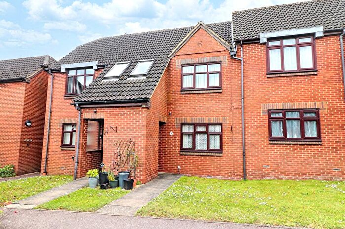 2 Bedroom Apartment For Sale In The Lawns, Stevenage, Hertfordshire, SG2