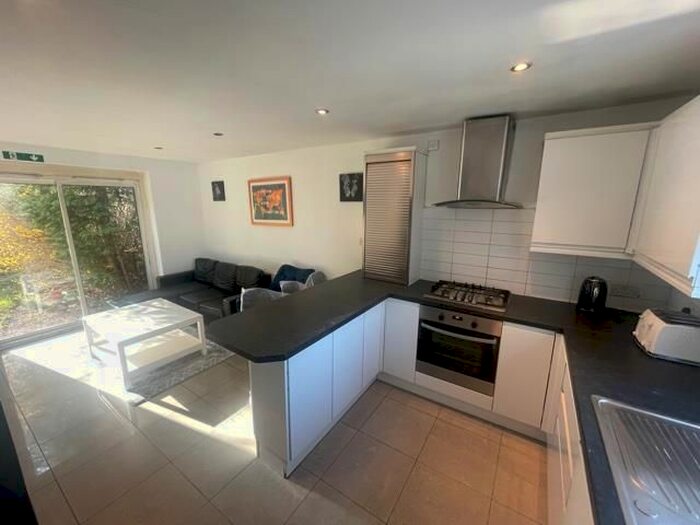 6 Bedroom Terraced House To Rent In Rebecca Drive, Selly Oak, Birmingham, B29