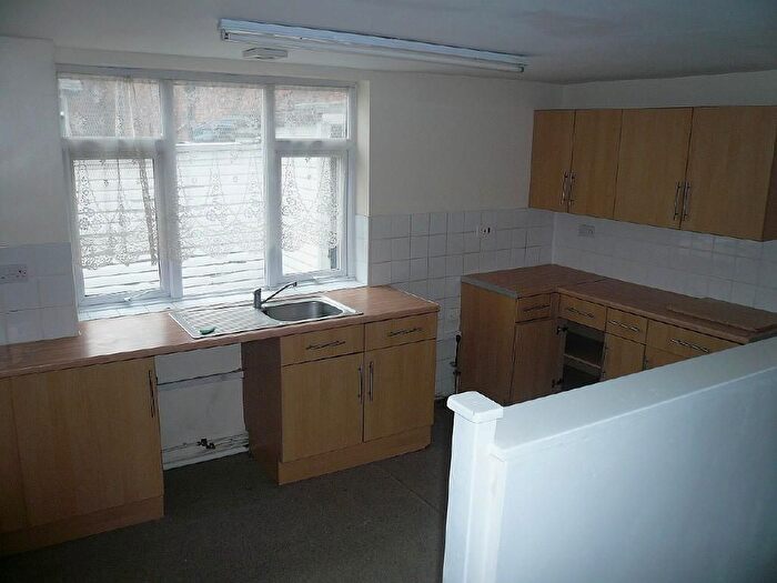 5 Bedroom Flat To Rent In Nedhan Street, Leicester, LE2