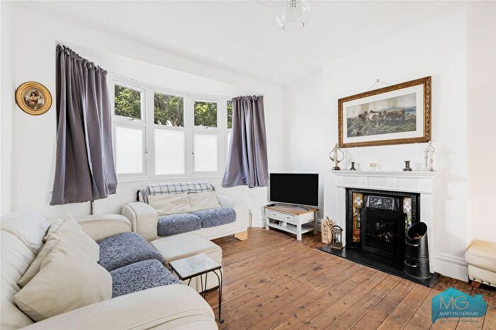 4 Bedroom Terraced House For Sale In Clifton Road, London, N3