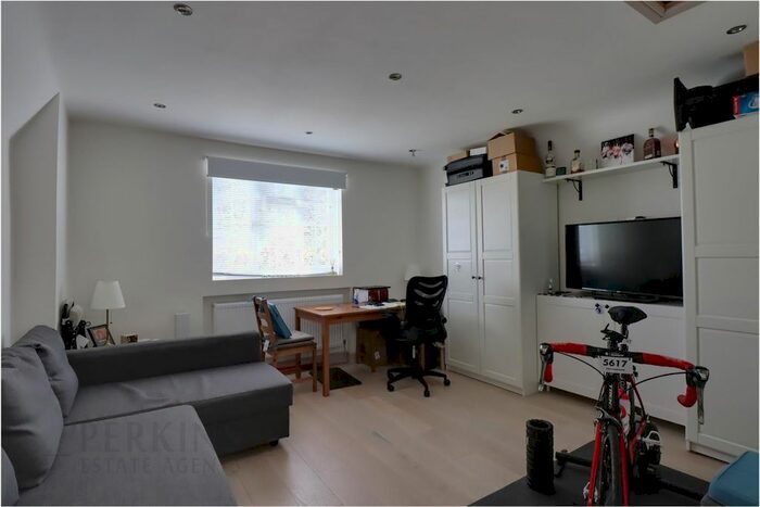 1 Bedroom Flat To Rent In Milton Road, Ickenham, Uxbridge UB10