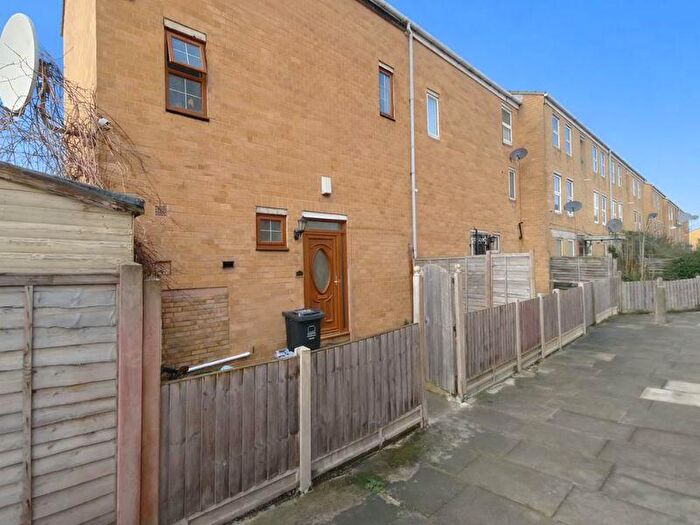 5 Bedroom Terraced House For Sale In Caldecott Way, Clapton, E5