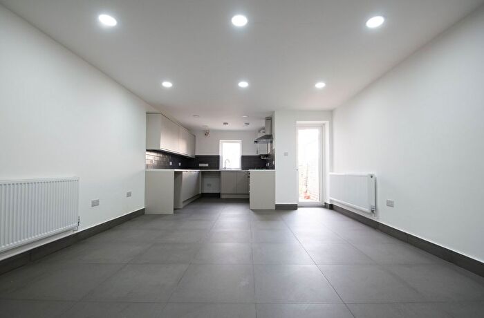 6 Bedroom Terraced House To Rent In Brithdir Street, Cathays, CF24