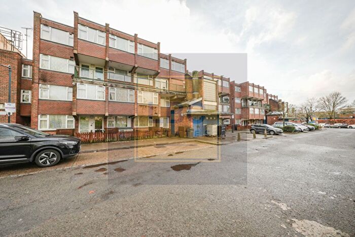 2 Bedroom Flat For Sale In Garnet Road, London, NW10