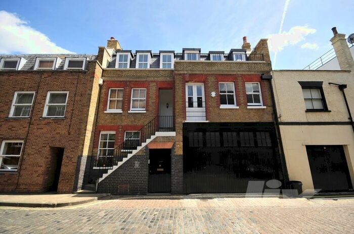 3 Bedroom Flat To Rent In Weymouth Mews, West End, W1G