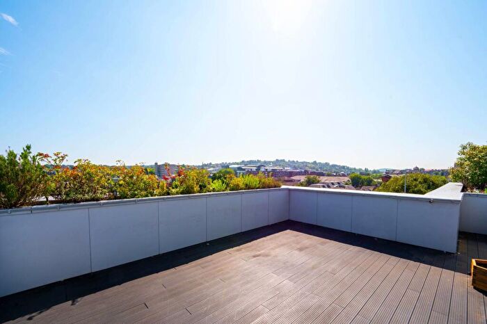 2 Bedroom Flat For Sale In Austen House, Guildford, GU1