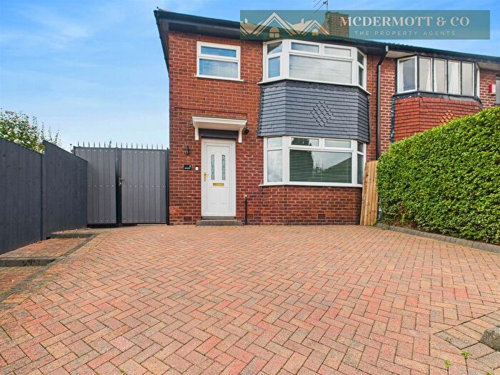 3 Bedroom Semi-detached House For Sale In Whernside Avenue, Manchester, M40