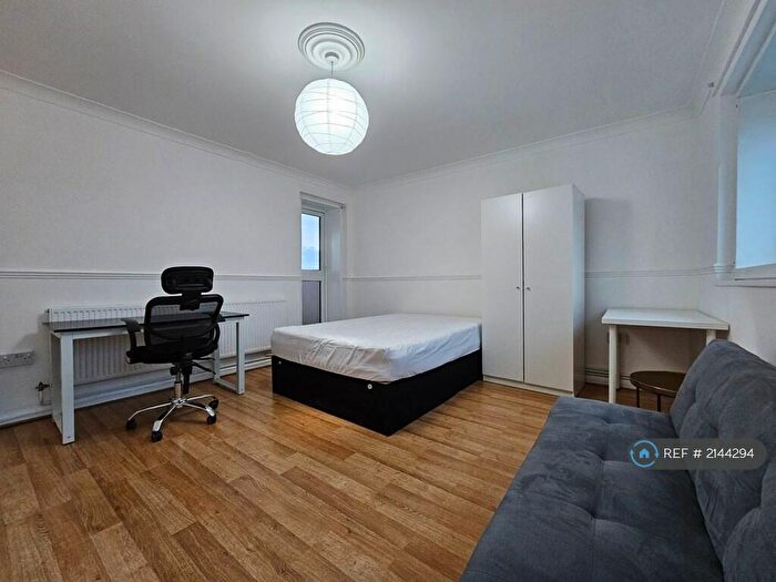 3 Bedroom Flat To Rent In Camden, London, NW1