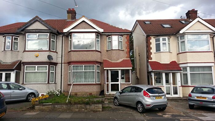 3 Bedroom Terraced House To Rent In Bawdsey Avenue, Ilford, Essex, IG2