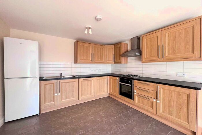 2 Bedroom Flat To Rent In Liscombe, Bracknell, RG12