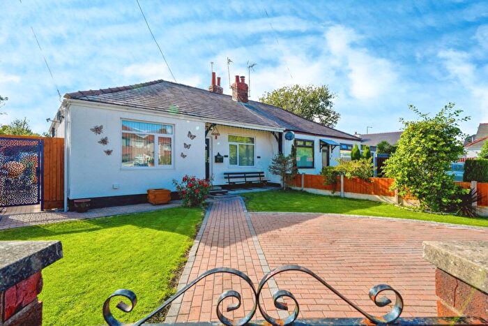 2 Bedroom Semi-Detached Bungalow For Sale In Meadowbrook Road, Wirral, CH46