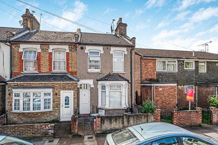 2 Bedroom End Terrace House For Sale In Lowden Road, London, N9