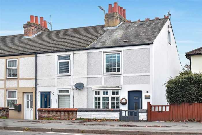 2 Bedroom End Terrace House For Sale In Kingston Road, Leatherhead, KT22