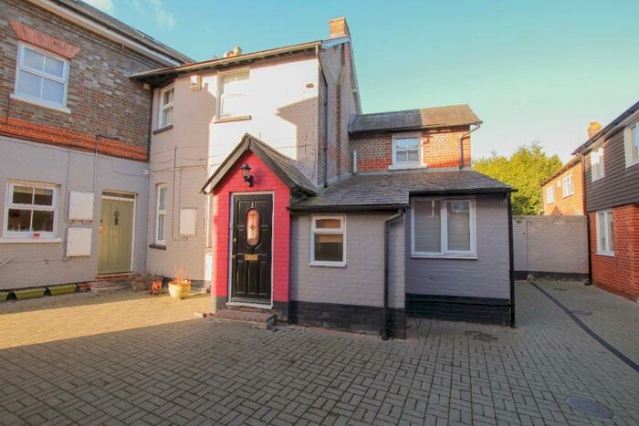 1 Bedroom Flat To Rent In Station Road, Thatcham, Berkshire, RG19