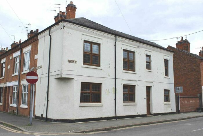 3 Bedroom End Of Terrace House For Sale In Dunton Street, Leicester, LE3