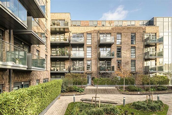 2 Bedroom Flat For Sale In Pages Walk, London Bridge, SE1