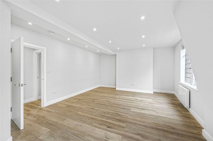 2 Bedroom Flat To Rent In Newman Street, Fitzrovia, London, W1T