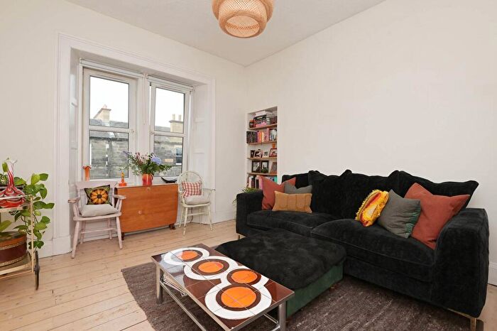 2 Bedroom Flat For Sale In / Newhaven Road, Bonnington, Edinburgh, EH6