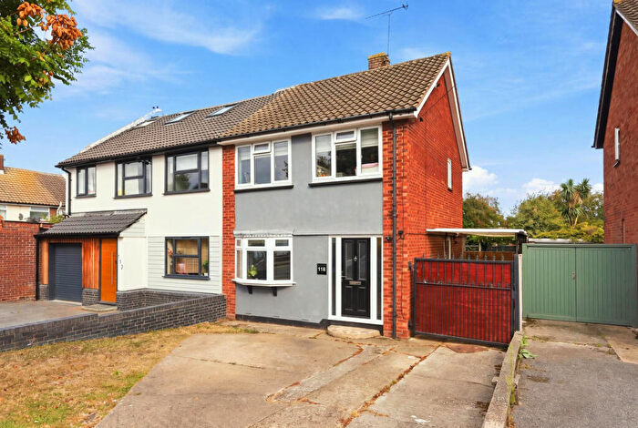 3 Bedroom Semi-Detached House For Sale In Pinewood Avenue, Leigh-on-sea, SS9