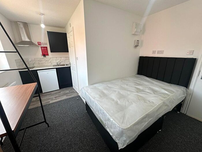 Semi-Detached House To Rent In Graham Street, Nottingham, Nottingham City, NG7