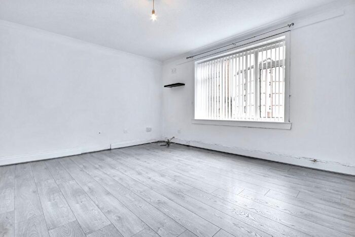 2 Bedroom Flat To Rent In Sir Michael Street, Inverclyde, Greenock, PA15