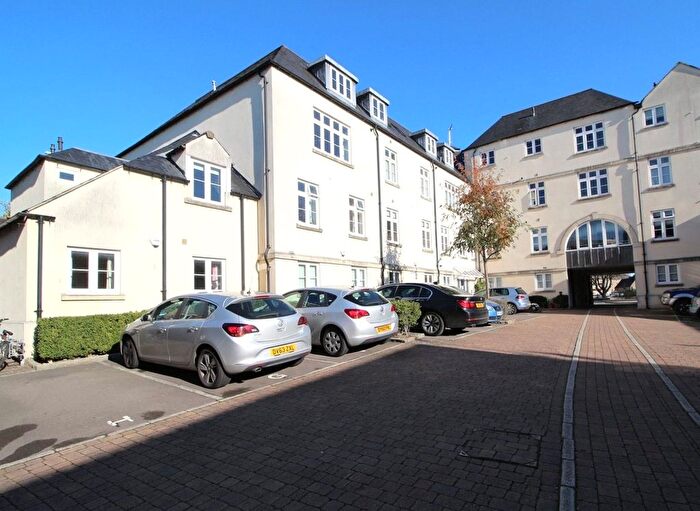 2 Bedroom Flat For Sale In West Way, Cirencester, Gloucestershire, GL7