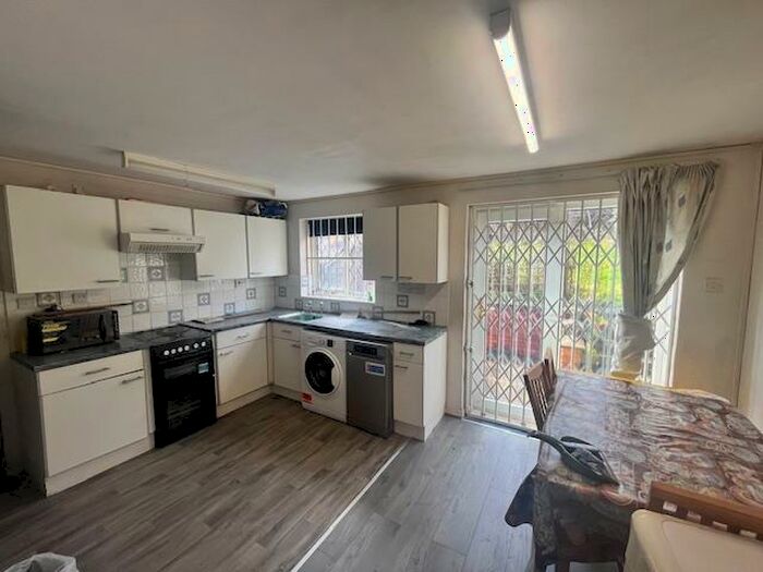 3 Bedroom Terraced House To Rent In Heeley Road, Selly Oak, Birmingham, B29