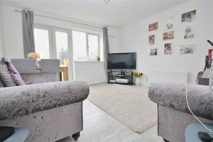 1 Bedroom Flat To Rent In Harrison Way, Shepperton, TW17