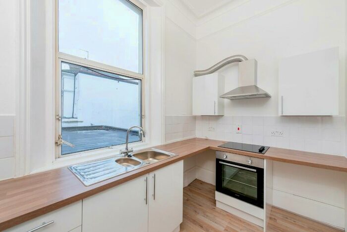 Flat To Rent In Kilburn High Road, London, NW6