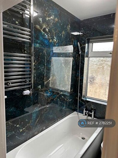 3 Bedroom Bungalow To Rent In Newport Road, Newbury, RG14