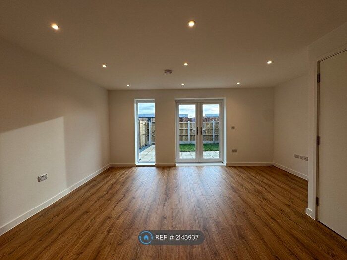 3 Bedroom Semi-Detached House To Rent In Furlong Way, Salford, M6