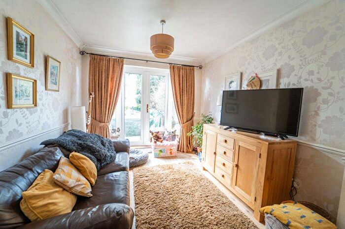 3 Bedroom Semi-Detached House For Sale In Wimborne Avenue, Southall, UB2