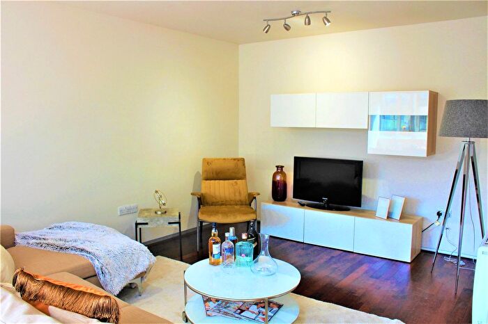 1 Bedroom Flat To Rent In Dingley Road, Islington, London, EC1V
