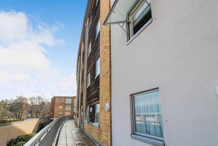 2 Bedroom Flat To Rent In Kingfisher Meadow, Maidstone, ME16