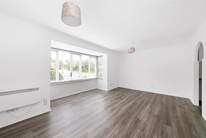 Studio To Rent In Linwood Close, London, SE5