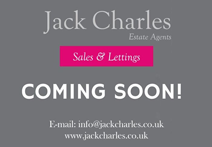 3 Bedroom Property To Rent In Grenadiers Road, Winchester, SO22