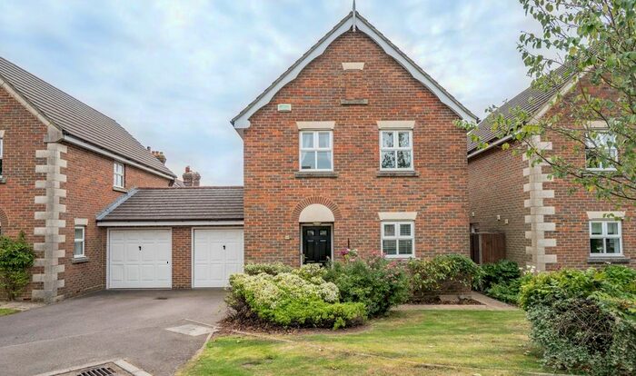 3 Bedroom Property To Rent In Windlesham Close, Crowborough, TN6