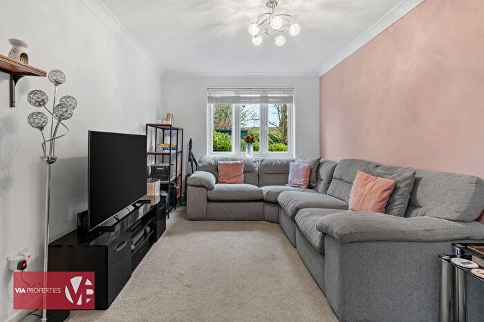 1 Bedroom Flat For Sale In Flamstead End Road, Waltham Cross, EN8
