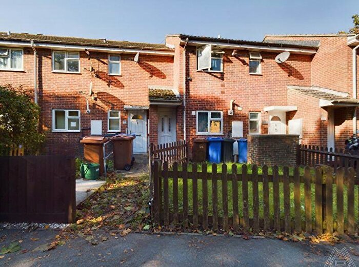 1 Bedroom Flat To Rent In Dale Close, South Ockendon, RM15