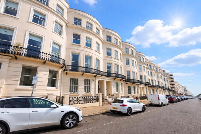 2 Bedroom Apartment For Sale In - Lansdowne Place, Hove, BN3