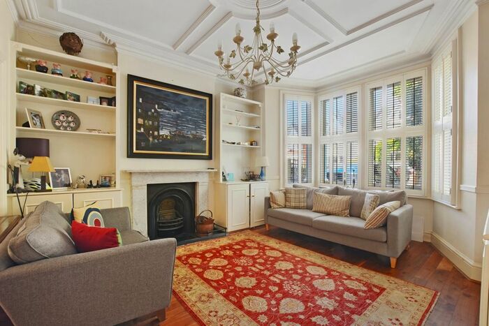 6 Bedroom Terraced House To Rent In Chatsworth Gardens, Acton, W3