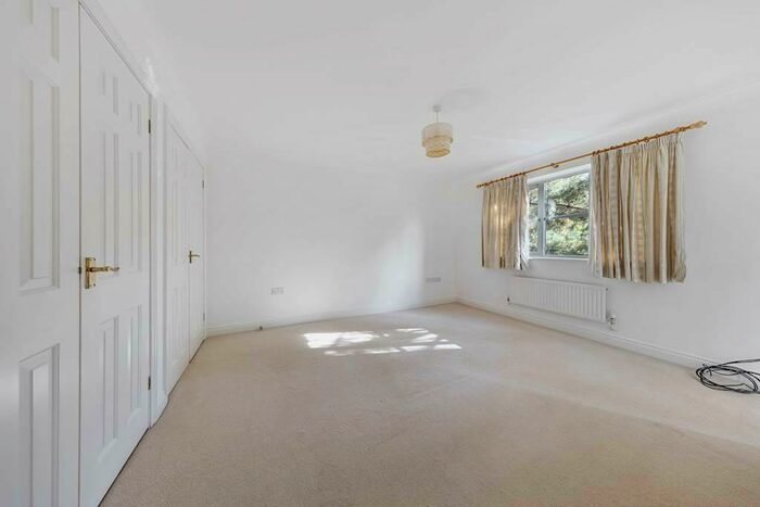 5 Bedroom Detached House To Rent In Lytton Road, Woking, GU22