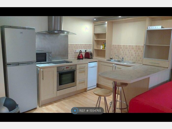 2 Bedroom Flat To Rent In Brackenhurst Place, Moortown, Leeds, LS17