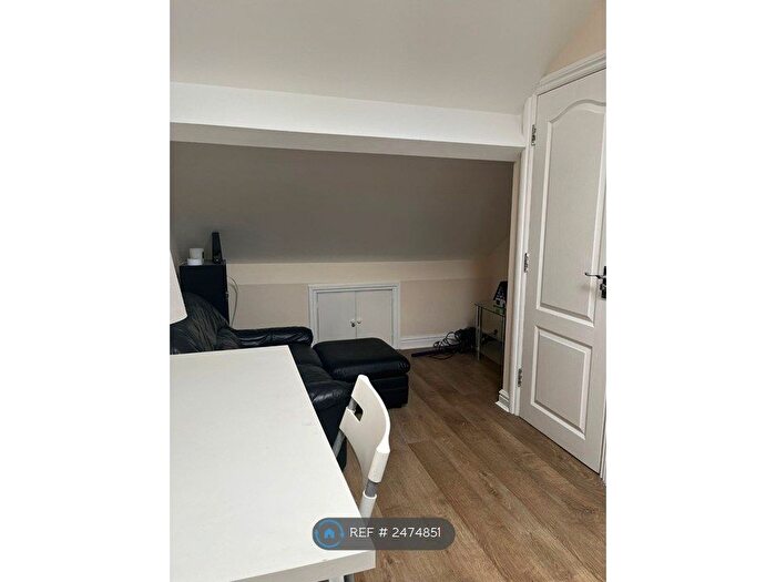 1 Bedroom Flat To Rent In Charles Street, Newport, NP20