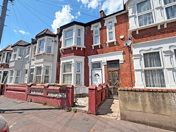 2 Bedroom Flat For Sale In Browning Road, London, E12